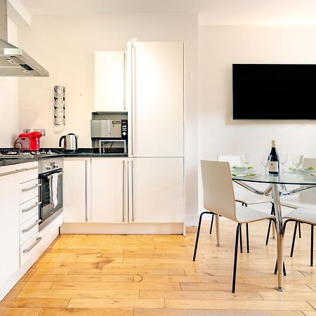 Spacious Apartment With A Balcony In Prime Location In Farringdon London Eksteriør billede