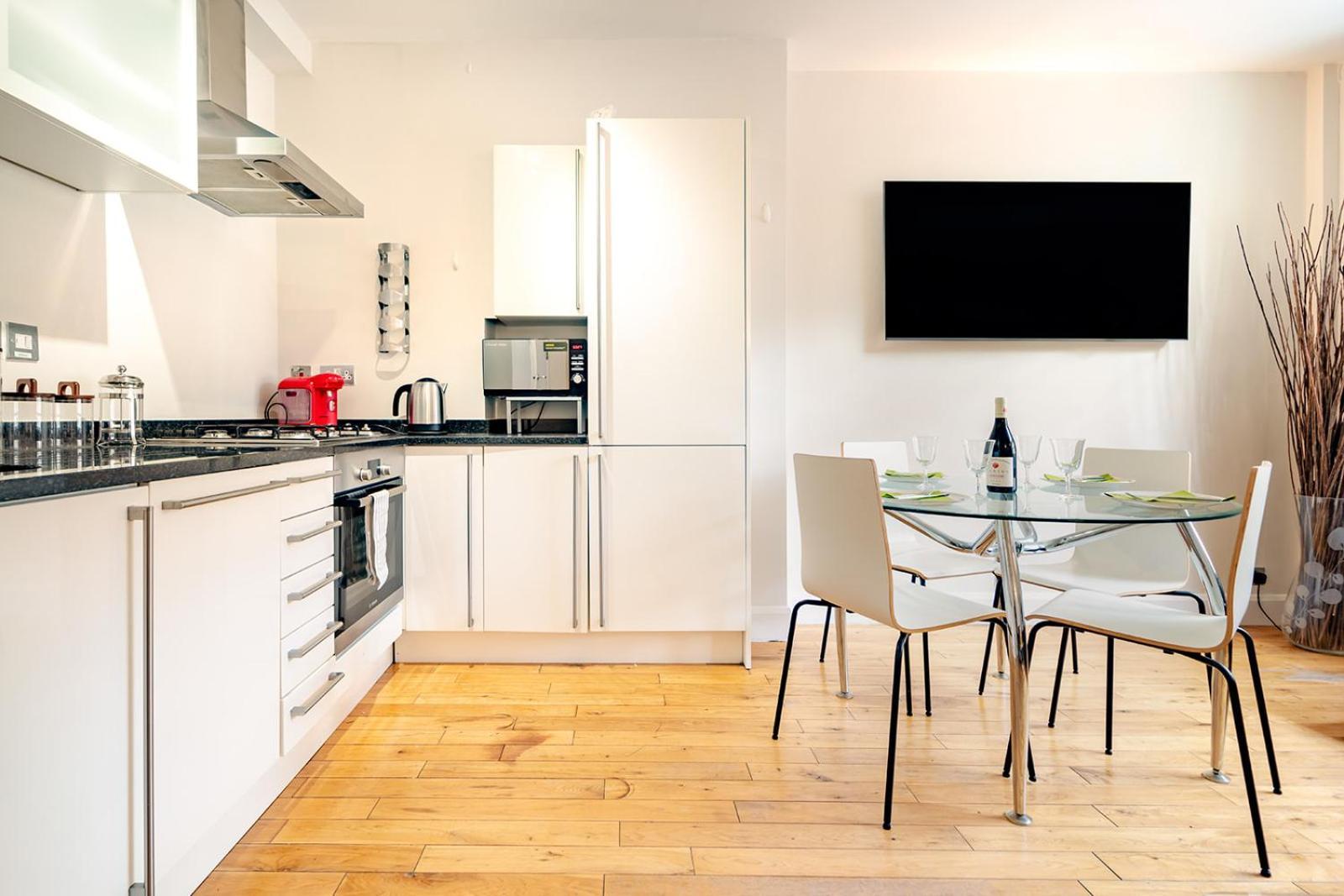 Spacious Apartment With A Balcony In Prime Location In Farringdon London Eksteriør billede