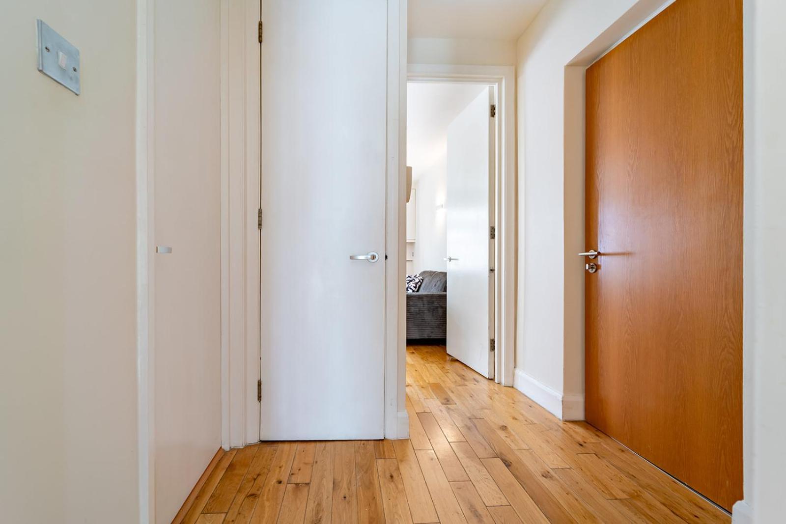 Spacious Apartment With A Balcony In Prime Location In Farringdon London Eksteriør billede