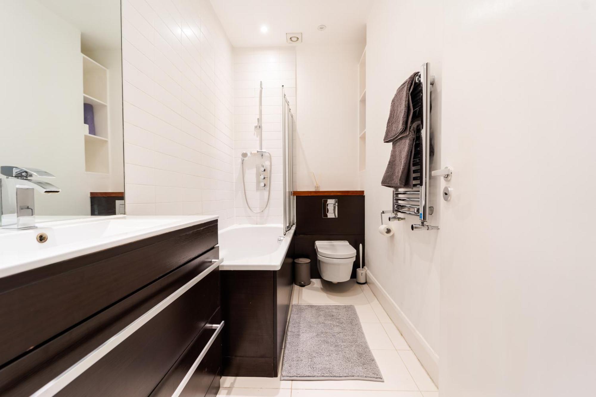 Spacious Apartment With A Balcony In Prime Location In Farringdon London Eksteriør billede